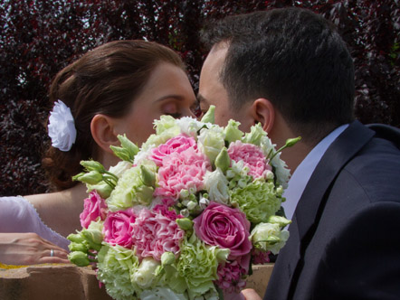 Hochzeit Kuss Blumenstrauss